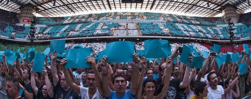 San Siro per Bruce Springsteen: la coreografia della prima serata ha creato il messaggio “Dreams are alive tonite”