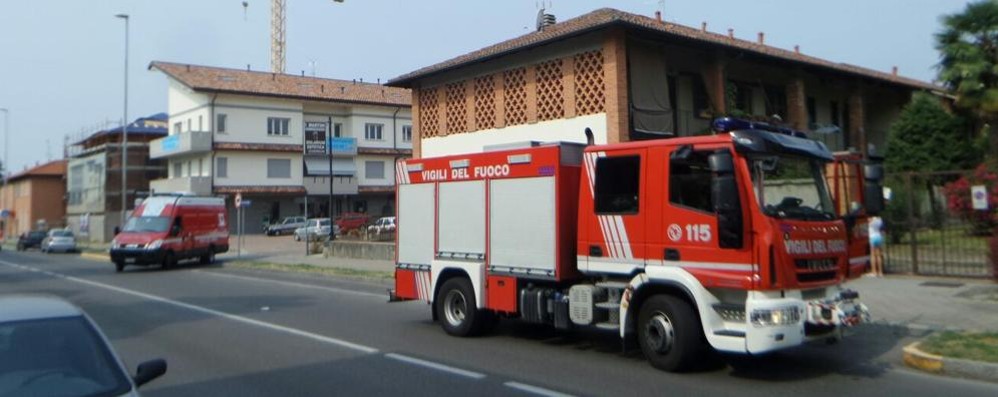 Giussano, vigili del fuoco in via Milano - foto Edoardo Terraneo