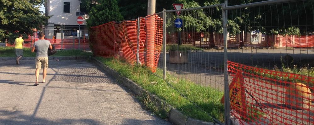 Arcore, il parcheggio del Palaunimec - foto Pinoia