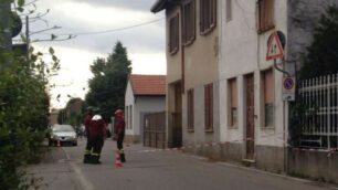 Biassono, via Vittorio Veneto chiusa al traffico per un pericolo crollo in abitazione - foto Edoardo Terraneo