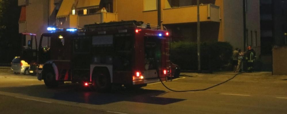 Lissone, fuga di gas da un’auto parcheggiata in un box - foto Edoardo Terraneo
