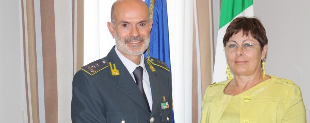 Il generale di divisione Carlo Ricozzi e il prefetto di Monza, Giovanna Vilasi
