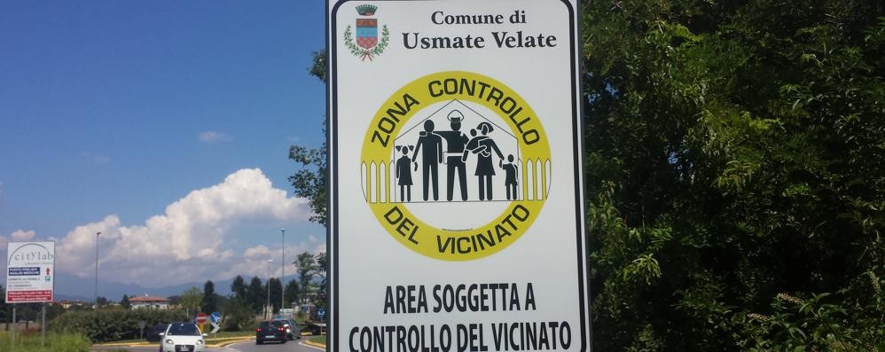 Uno dei cartelli del controllo di vicinato posizionati a Usmate