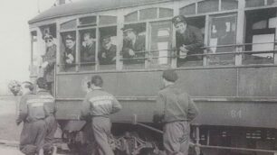 Seregno, anni '50: il pugile Ernesto Formenti si allena con il tram