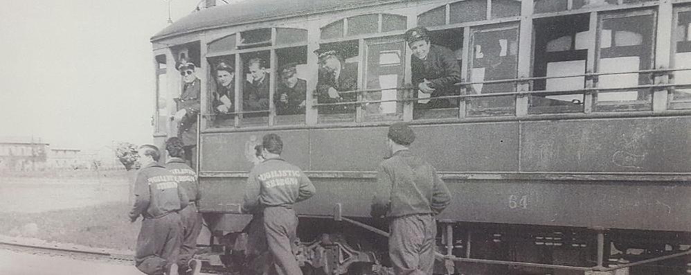 Seregno, anni '50: il pugile Ernesto Formenti si allena con il tram