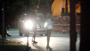 Due prostitute “al lavoro”. La polizia ne ha arrestata una , straniera, perchè tornata in Italia con documenti falsi nonostante una precedente espulsione