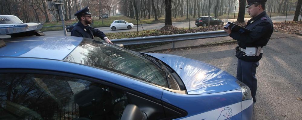 Una volante della polizia di stato di Monza