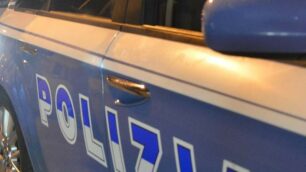 L’uomo ha fermato una volante della polizia
