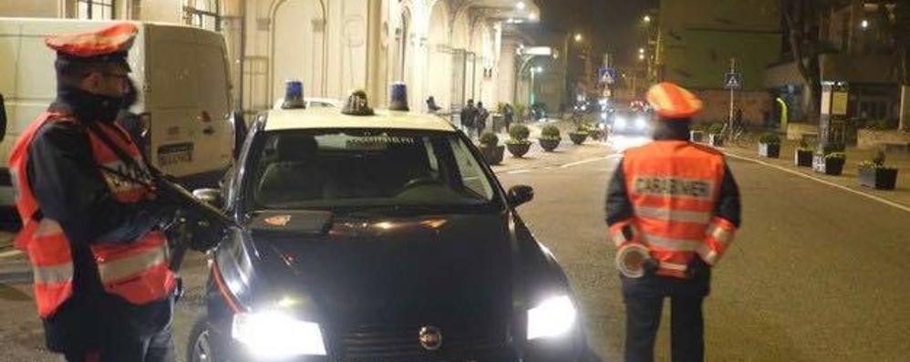 Carabinieri alla  stazione di Monza