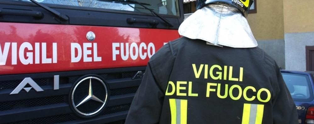 Sul luogo dell’incidente anche i vigili del fuoco