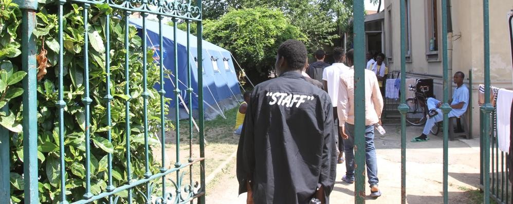 Il centro di accoglienza profughi di Monza