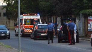 Seregno, la scena dell’aggressione in via Gramsci: la donna ferita a colpi di pistola è morta in ospedale - foto Terraneo