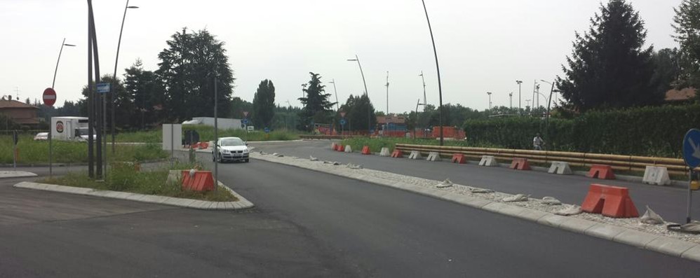 Arcore e Lesmo, uno dei tratti della strada provinciale Sp7 nei pressi della rotonda asfaltato nei giorni scorsi.