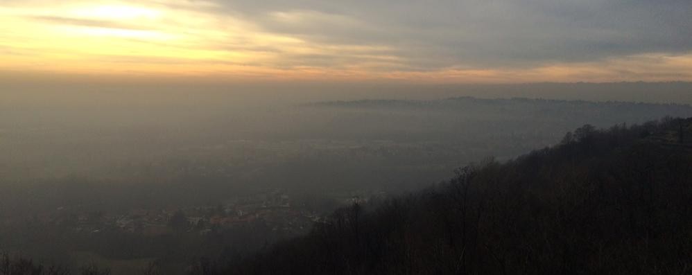 Emergenza smog: la Brianza fotografata da Montevecchia nel febbraio 2016