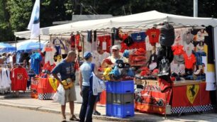 Anche a Monza il commercio di souvenir funziona. Le imprese sono soprattutto al femminile