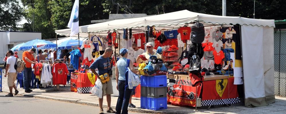 Anche a Monza il commercio di souvenir funziona. Le imprese sono soprattutto al femminile