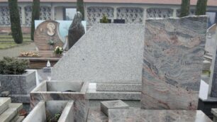 L’interno del cimitero di Busnago