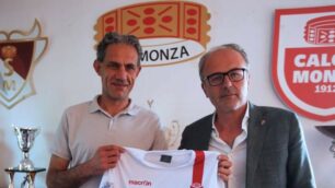 A sinistra, l’allenatore del Monza Zaffaroni