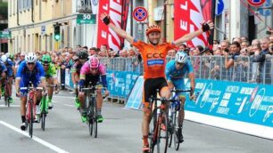 Lissone, l’arrivo della Coppa Agostoni 2015 con Davide Rebellin a braccia alzate