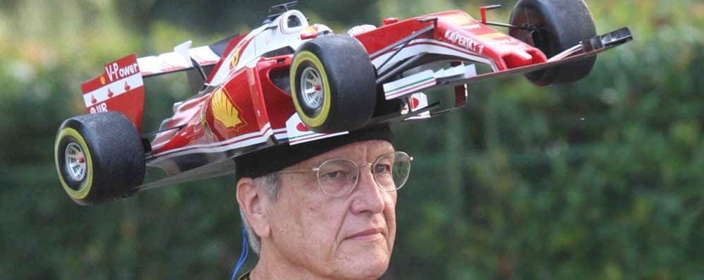 Un tifoso della “rossa” all’autodromo