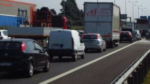 Carate Brianza, code in Valassina per l’incidente che giovedì 1 settembre ha coinvolto due auto e un motociclista- foto Edoardo Terraneo