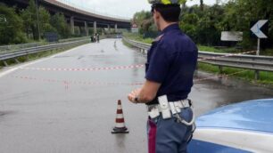 La scena di un incidente rilevata da un agente della polizia stradale