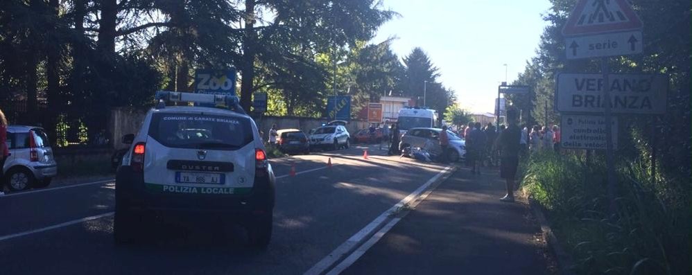 Verano Brianza, incidente tra auto e moto in via Sauro con elisoccorso - foto Terraneo