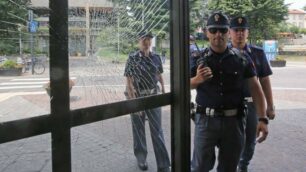 Alcuni agenti della polizia di stato di Monza