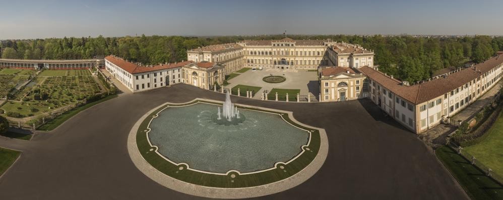 Una panoramica aerea della Villa reale