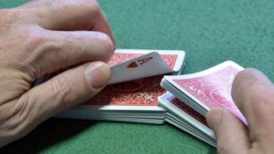 Nel bar era stato organizzato un giro di poker clandestino