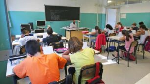 Una classe al rientro a scuola: per molti prof le aule non ci sono