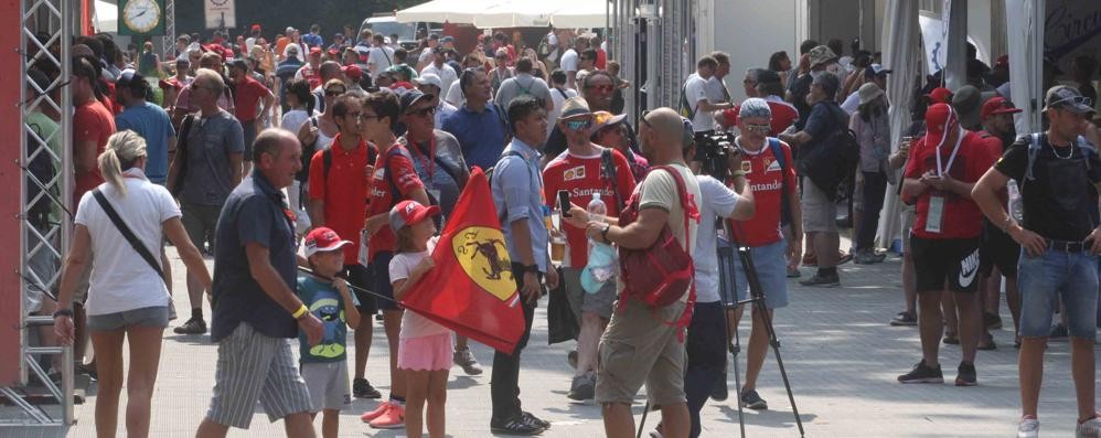 La folla dei tifosi in autodromo