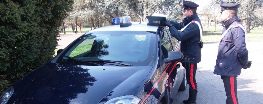 I carabinieri di Seregno durante un controllo