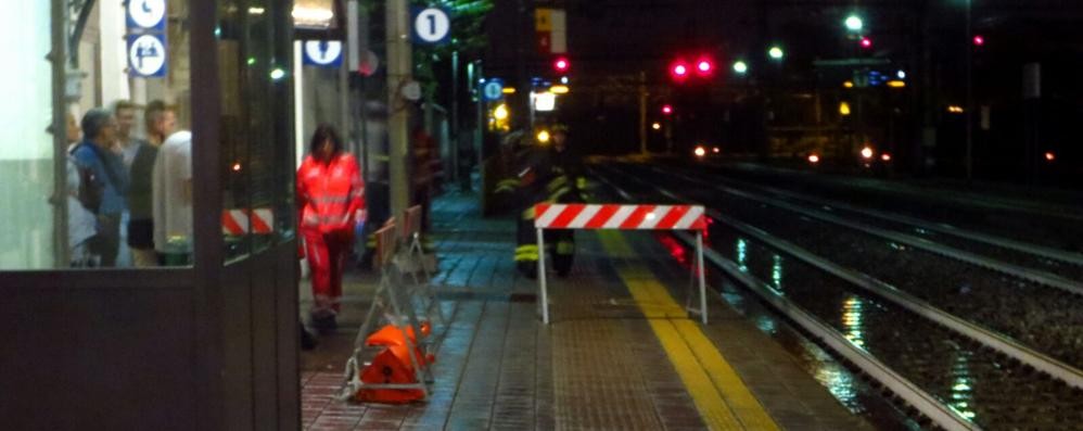 I soccorritori alla stazione di Seregno