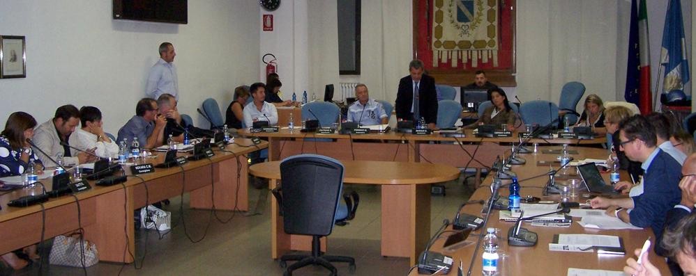 Il vicesindaco di Seregno Giacinto Mariani durante un intervento in aula nell'ultimo consiglio comunale