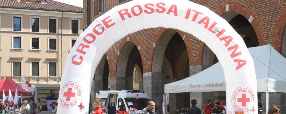 monza festa croce rossa in piazza roma