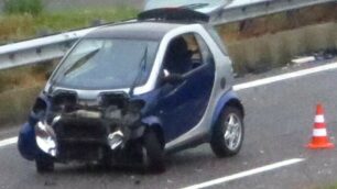La Smart seriamente danneggiata