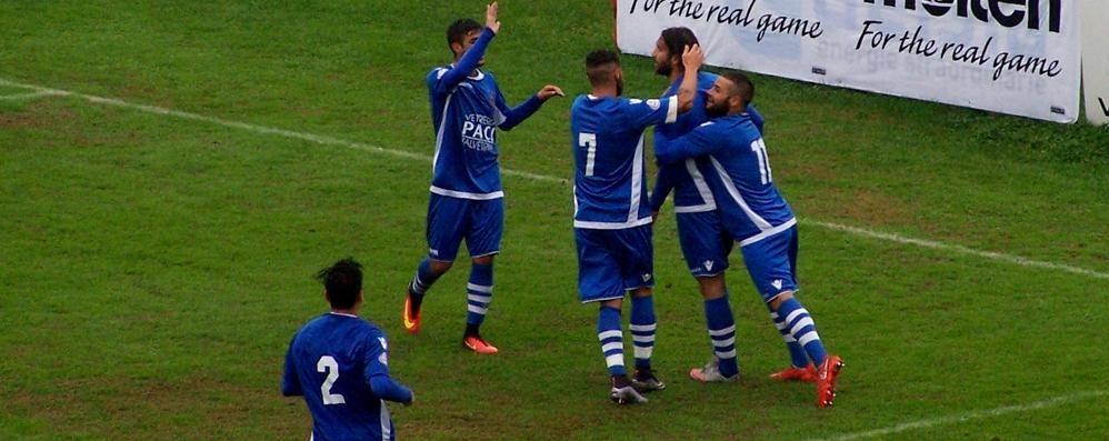 Calcio, l'esultanza di Riccardo Capogna e del Seregno dopo il gol del 2-0