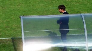 Calcio, Matteo Andreoletti davanti alla panchina del Seregno durante la gara