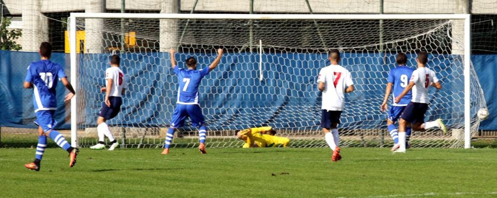 Seregno - Il gol di Lillo, fuori quadro, che al 24' ha fissato il momentaneo 1-1