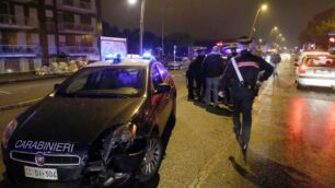 Inseguimento e tre auto speronate a Monza: le foto