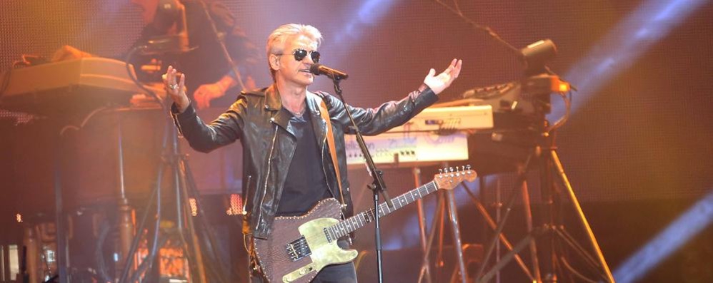 Luciano Ligabue sul palco di Monza