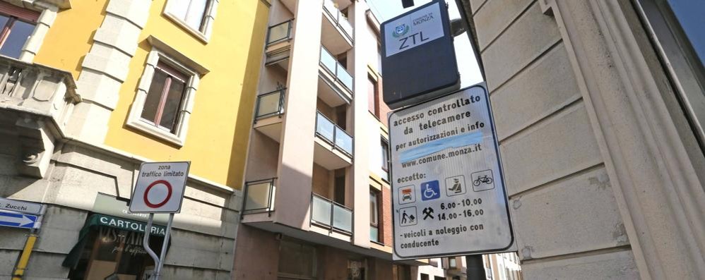 Monza Area Ztl al tempo dell’installazione in via Zucchi