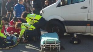 I soccorsi al ferito in viale Liberta