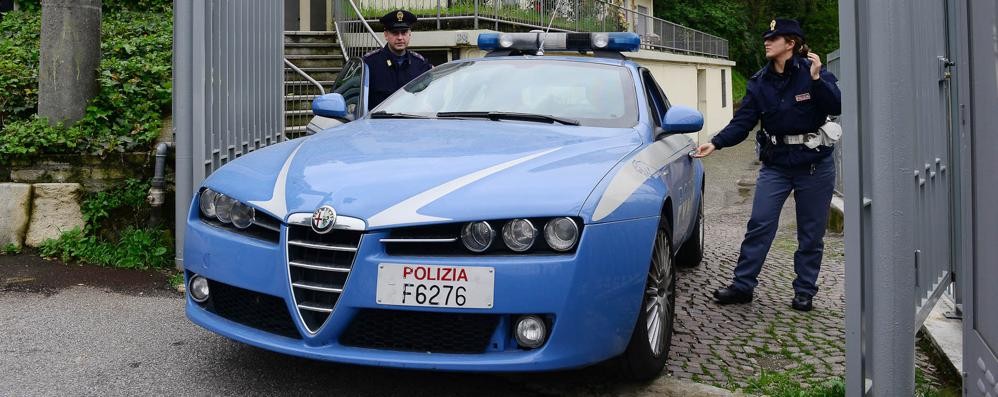 Una volante della polizia di stato