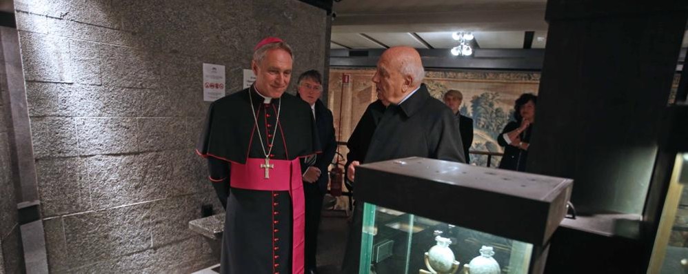 Padre Georg Ganswein in visita al Museo del duomo di Monza