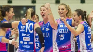 L’esultanza della Saugella: primo match e prima vittoria in A1