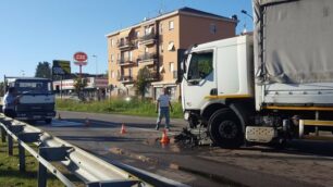 Bellusco, l’incidente di lunedì 3 ottobre sulla Monza-Trezzo: il camion coinvolto nello scontro