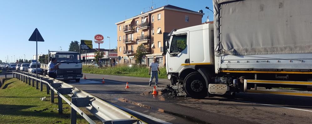 Bellusco, l’incidente di lunedì 3 ottobre sulla Monza-Trezzo: il camion coinvolto nello scontro