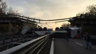 Valassina: il ponte crollato e le operazioni notturne